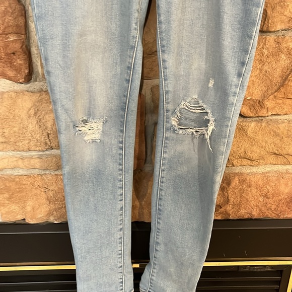 Women’s Levi’s skinny 711 - Picture 3 of 8